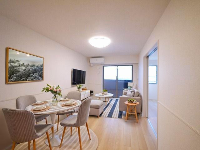 居室・リビング　CGで家具等を配置したもので家具等は含まれません