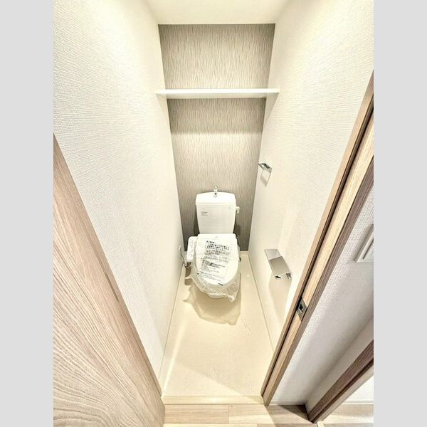 トイレ　（シャワー付き）