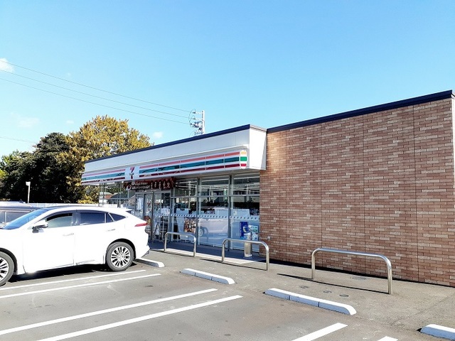 コンビニ　セブンイレブン（コンビニ）まで950m