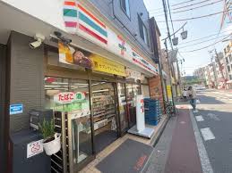 コンビニ　セブンイレブン大田区六郷土手駅前店（コンビニ）まで221m