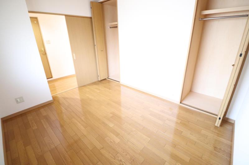 その他部屋・スペース　5.9帖の洋室　クローゼット2か所です。