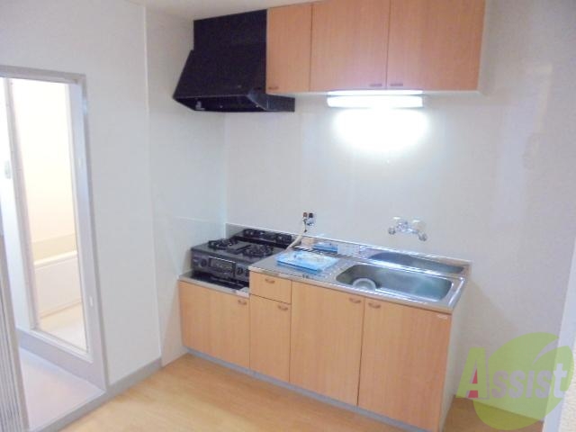 キッチン　こちらのキッチンでおいしいお料理をおつくり下さいませ。