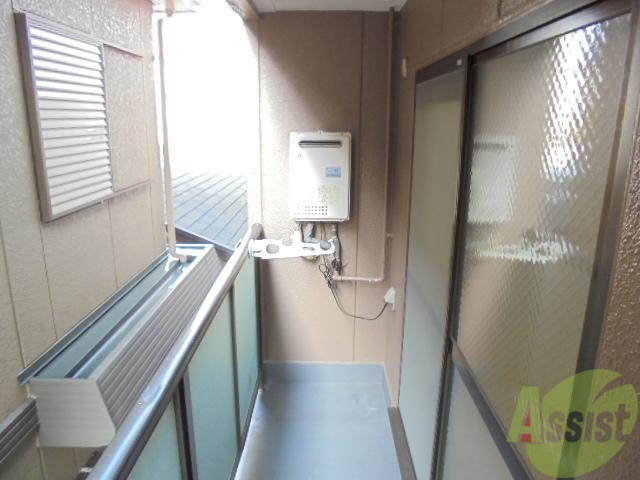 バルコニー　こちらで洗濯物を干してくださいね