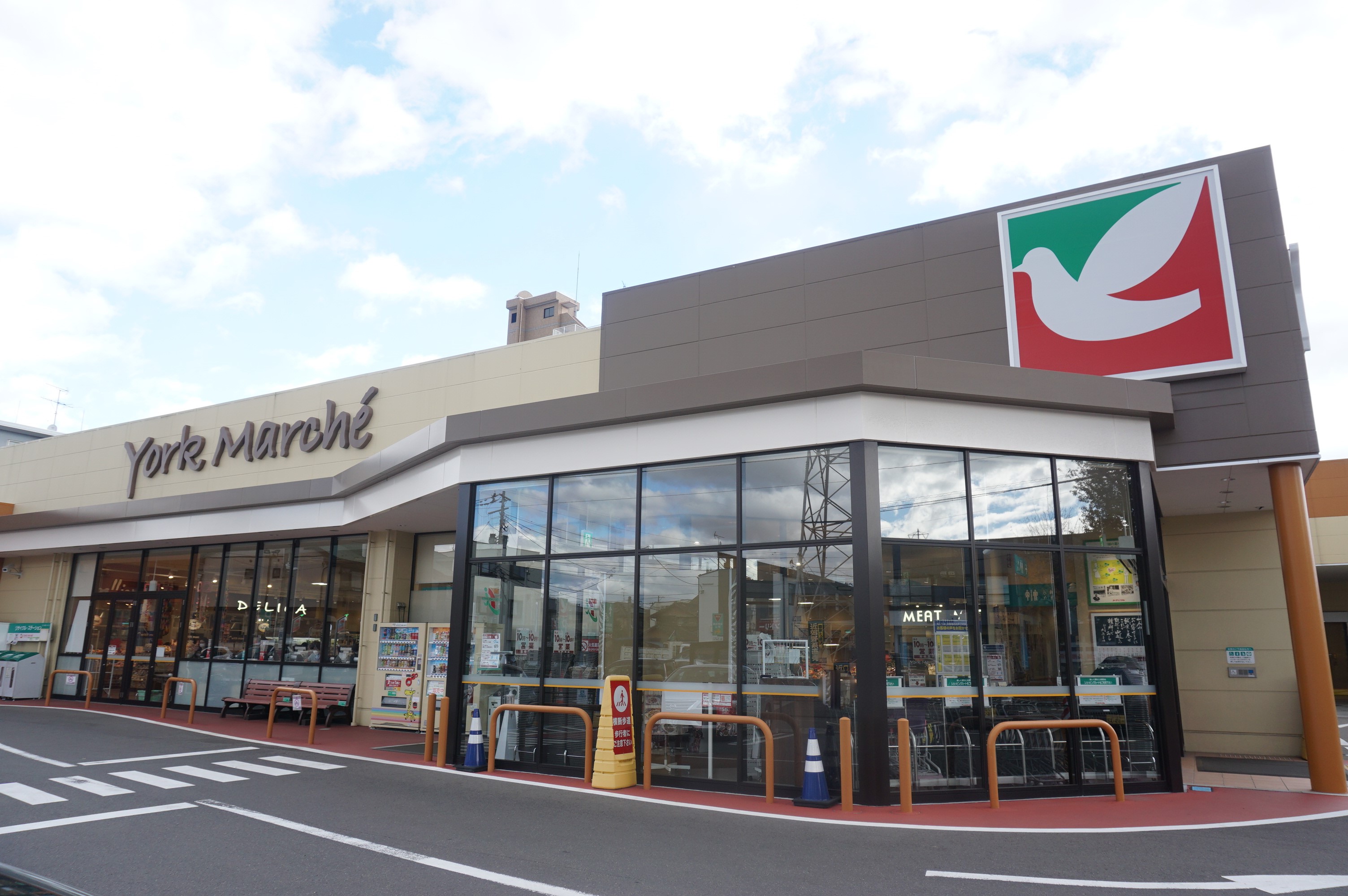 スーパー　ヨークマルシェ大和町店（スーパー）まで911m