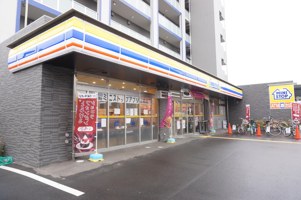 コンビニ　ミニストップ仙台薬師堂駅前店（コンビニ）まで401m