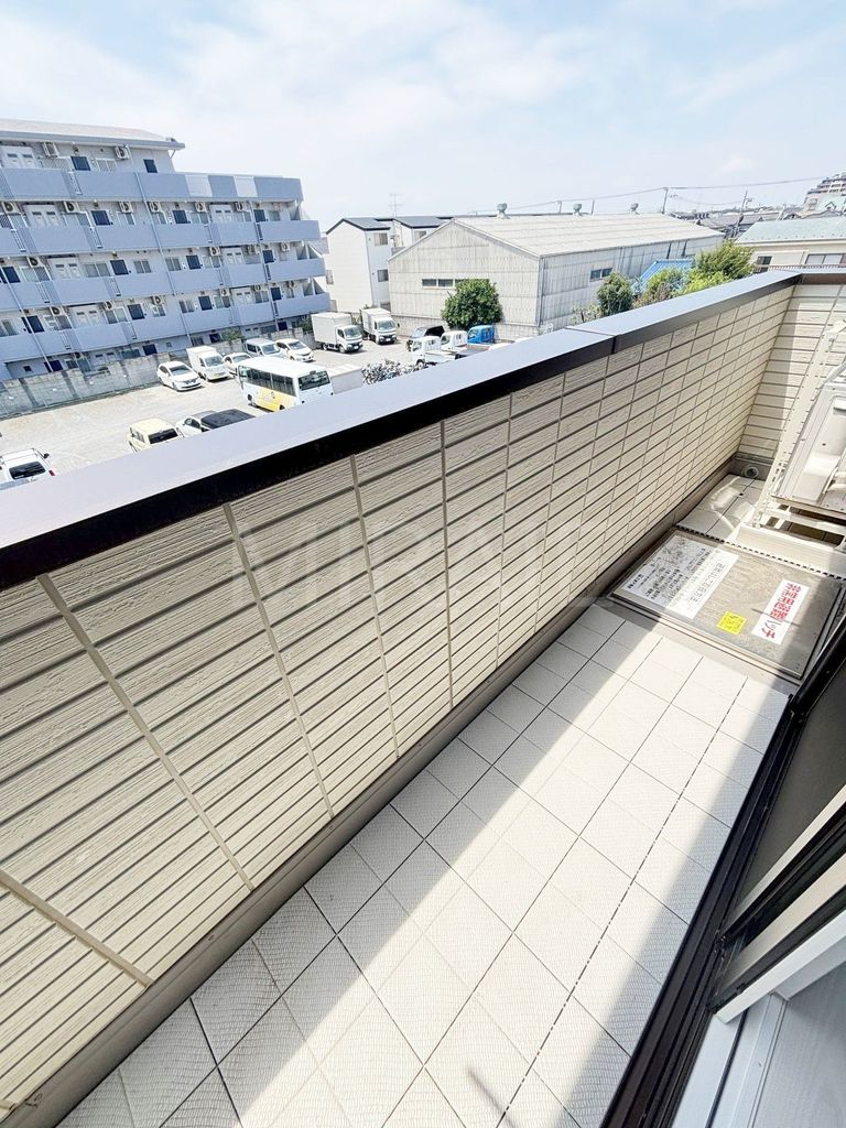 バルコニー　施工中のため参考写真です。