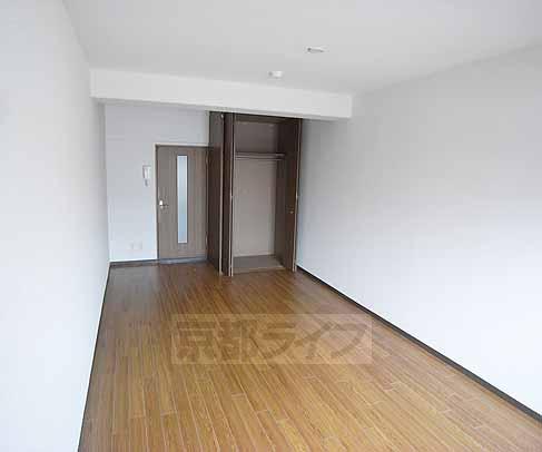 居室・リビング　広々した室内