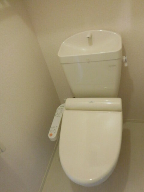 トイレ　温水洗浄暖房便座