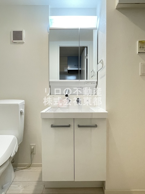 洗面設備　ヘアセット・メイクにも便利な洗髪洗面化粧台タイプ♪