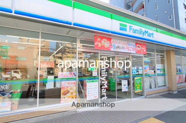 コンビニ　ファミリーマート（コンビニ）まで240m