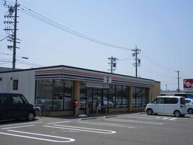 コンビニ　セブンイレブン（コンビニ）まで870m