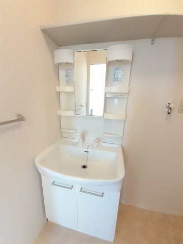 洗面設備　※反転タイプの部屋写真です