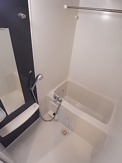 バス・シャワールーム　浴室乾燥機付きのバスルーム