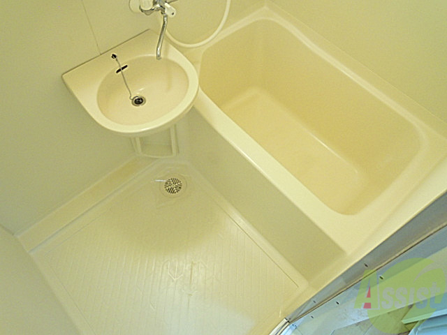 バス・シャワールーム　そしてお風呂とトイレも分かれてる方が良いと言う方が多いんです