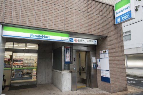 コンビニ　ファミリーマート 新中野店（コンビニ）まで210m