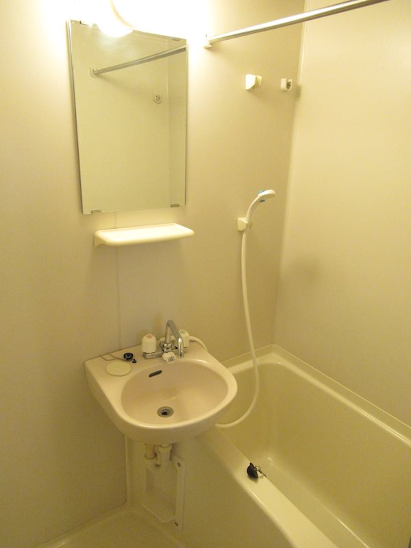 バス・シャワールーム　洗面台付き