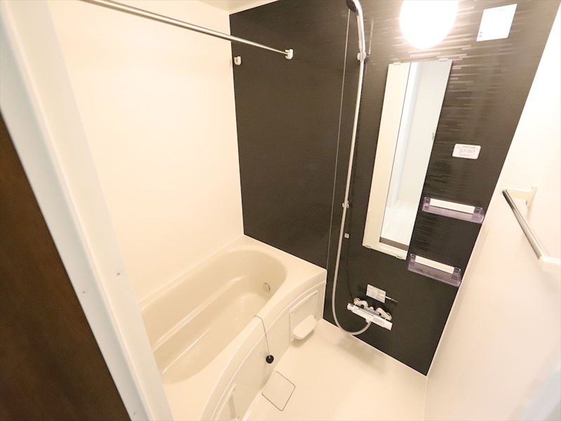 バス・シャワールーム　浴室暖房乾燥機付　追い焚き・オートバス機能付お風呂