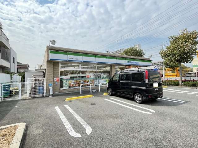 コンビニ　ファミリーマート鶴見通二丁目店（コンビニ）まで661m