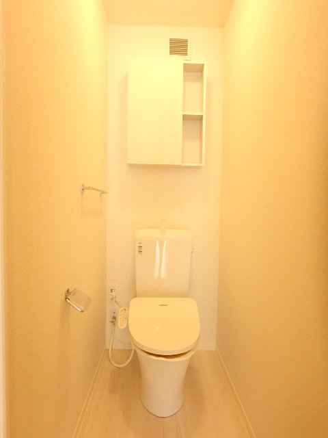 トイレ　トイレットペーパーなどを収納できるＢＯＸ付