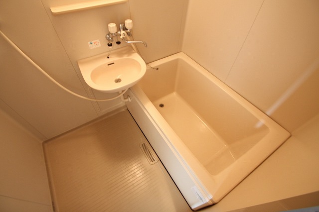 バス・シャワールーム　清潔な浴槽です。