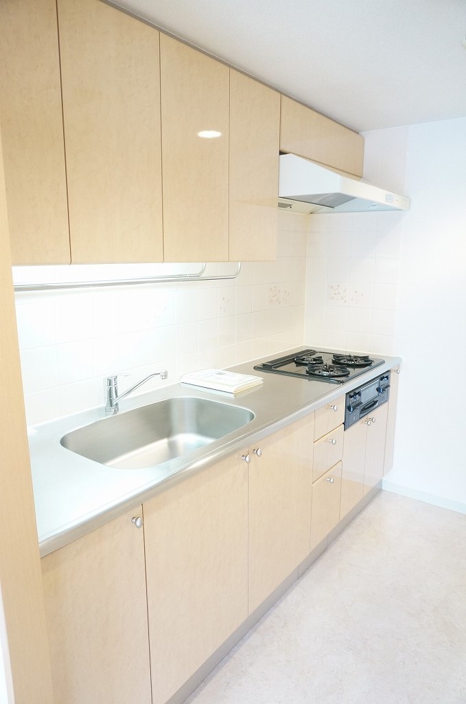 キッチン　３口ガスコンログリル付き