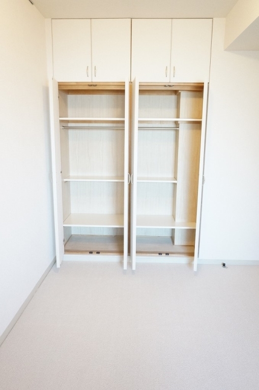 収納　洋室　収納
