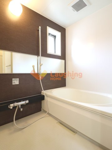 バス・シャワールーム　落ち着いた空間のお風呂です