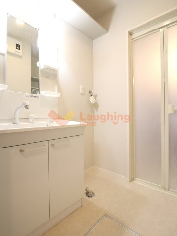 洗面設備　ゆったりとスペースのある洗面所