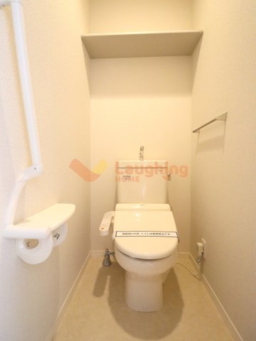 トイレ　落ち着いた色調のトイレです