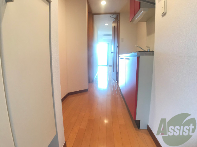 玄関　玄関からの様子です。すぐ部屋が見えないのは安心ですね。