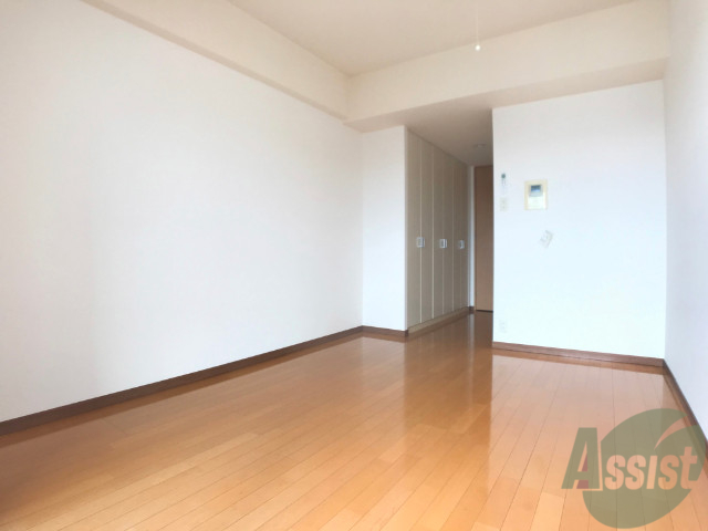 居室・リビング　７．３帖の洋室です。日差しがあり明るい印象でした。