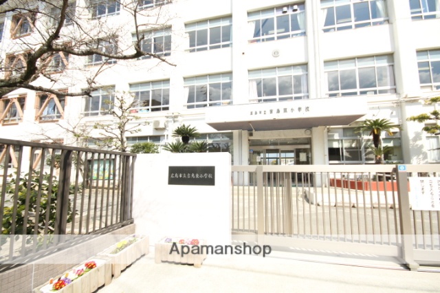 小学校　吉島東小学校（小学校）まで645m