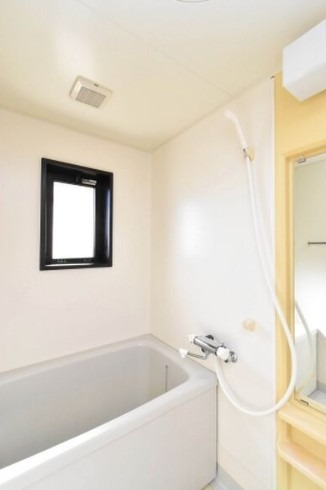 バス・シャワールーム　一日の疲れを流しましょう。