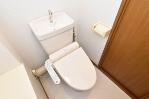 トイレ　バストイレ別です。