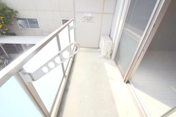 バルコニー　日当たり良好なバルコニーです。