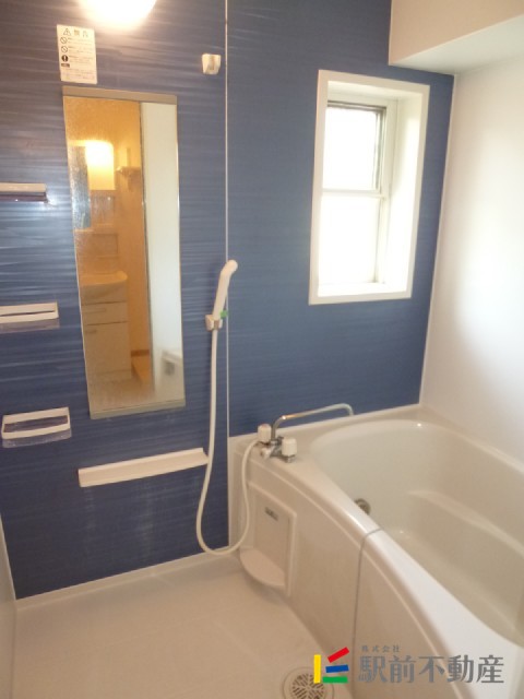 バス・シャワールーム　窓付きお風呂です★