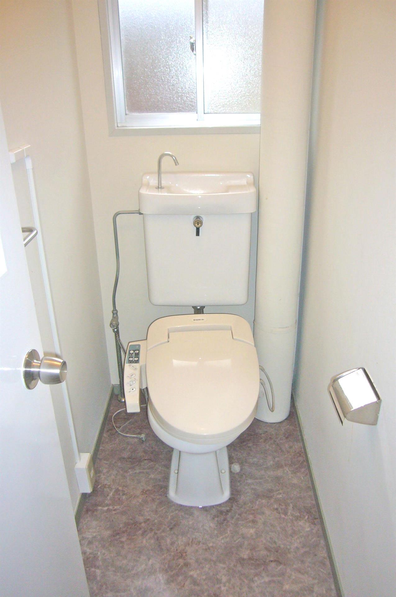 トイレ　温水洗浄便座