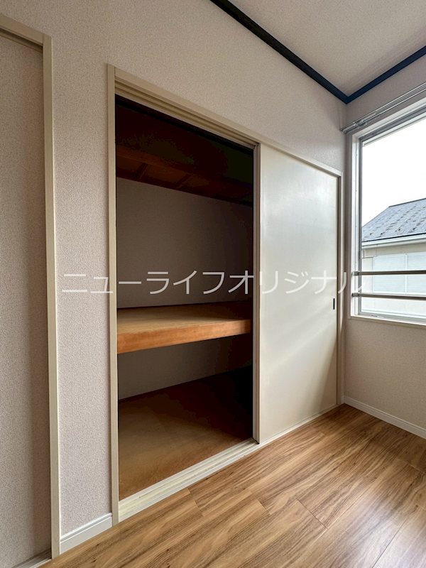 収納　押入れ付きで布団も楽に収納可能です。