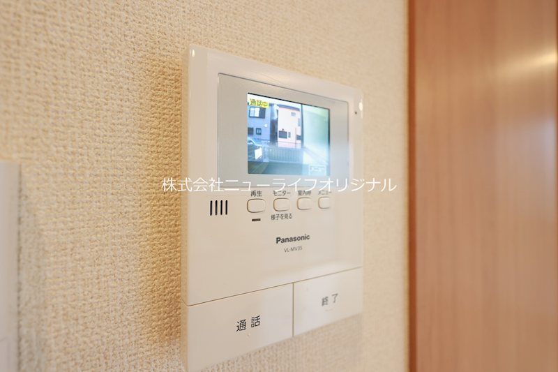 セキュリティ　来訪者を確認出来るモニター付きのインターホンで安心！
