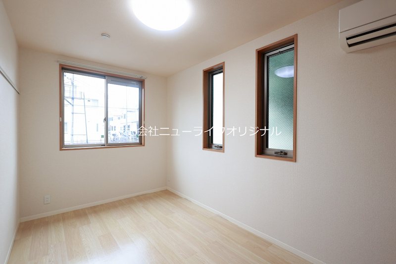 その他　洋室は窓が2面あるので通風・日当たり良好です！