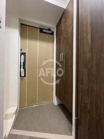玄関　フォーリアライズ難波シエロ　玄関