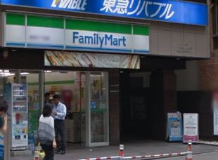 コンビニ　ファミリーマート赤坂六丁目店（コンビニ）まで400m