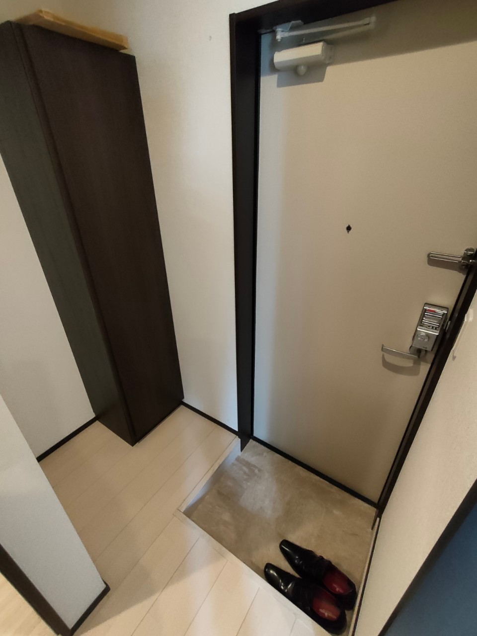 玄関　同シリーズ物件のモデルルームになります※現況優先