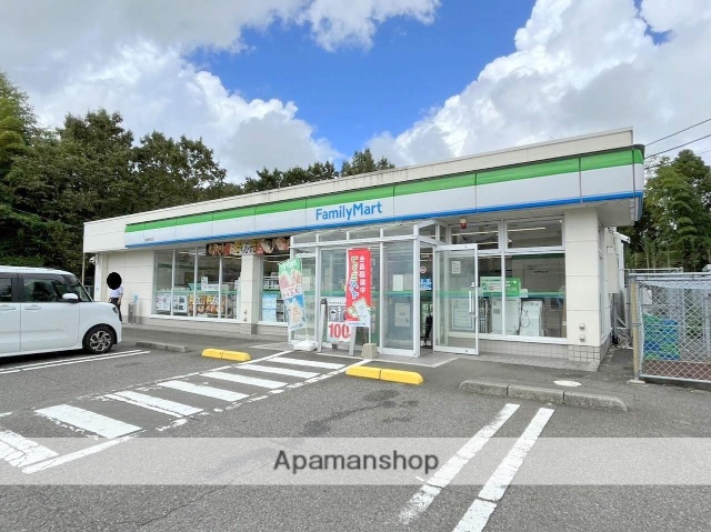 コンビニ　ファミリーマート（コンビニ）まで915m