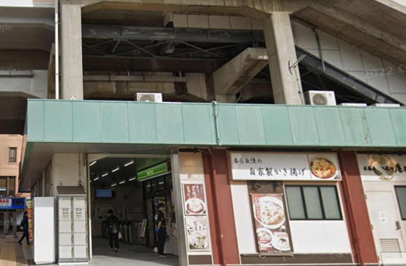 コンビニ　ニューデイズ新松戸改札外（コンビニ）まで488m