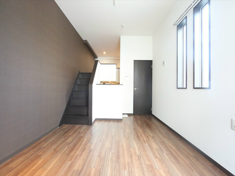 居室・リビング　洋室6.52帖　ロフト5.99帖　エアコン　同型イメージ