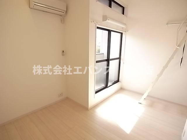 居室・リビング　こちらのリビングで趣味の時間をお楽しみください