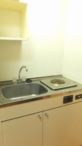 キッチン　1口の電気コンロ