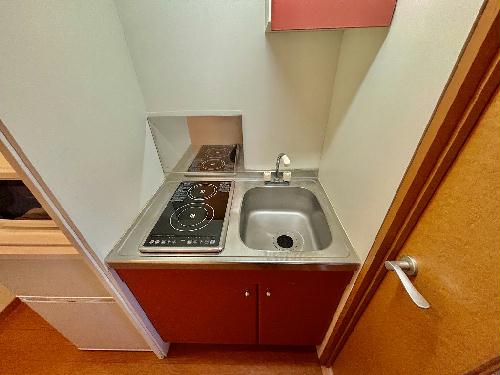 キッチン　設備・仕様は号室により異なる為、現況を優先いたします。