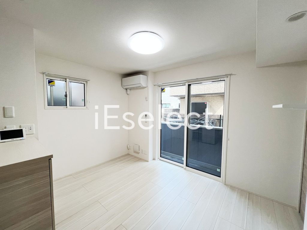 居室・リビング　白を基調とした明るいお部屋です